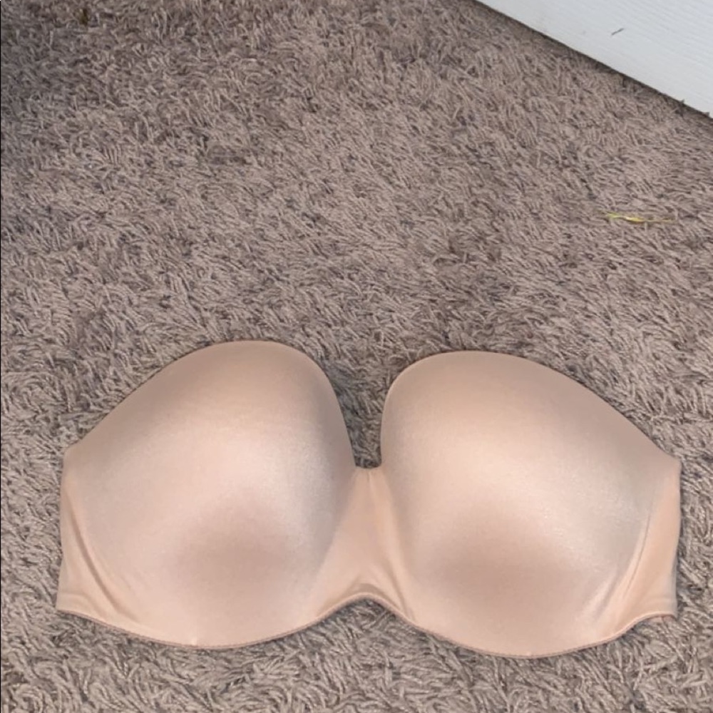 Body by Victoria Secret Strapless Bra
